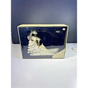 VINTAGE Classic Noel Porcelain Reindeer Sleigh Table Decor W/Gold Accent W/Box